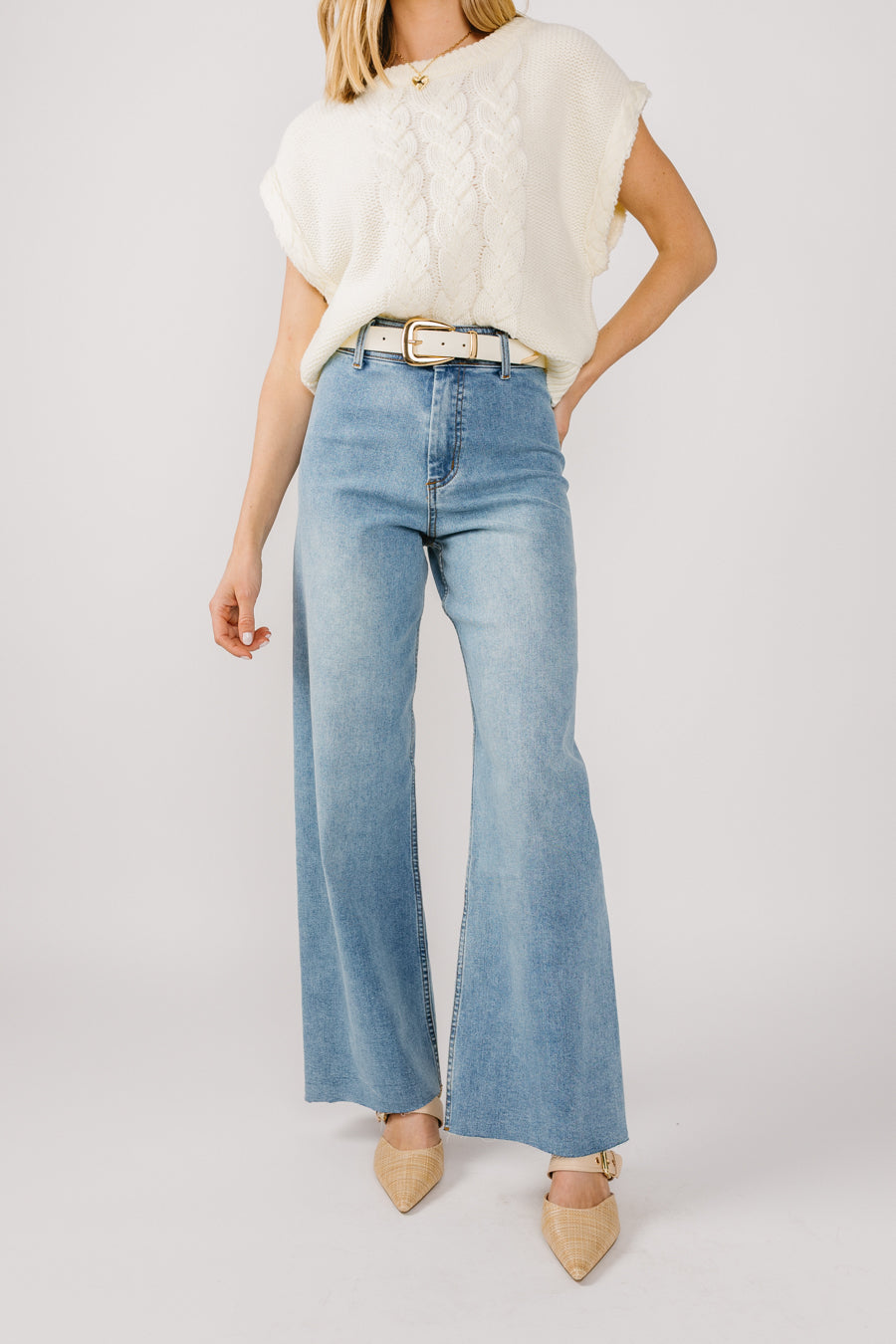 mediumwash-denim-jeans-3_4db7341d-3ca8-4f62-be73-21002f09869b.jpg