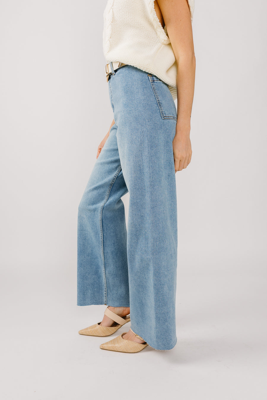 mediumwash-denim-jeans-4_64984cf1-7222-46e7-bdc9-9a695bdae626.jpg